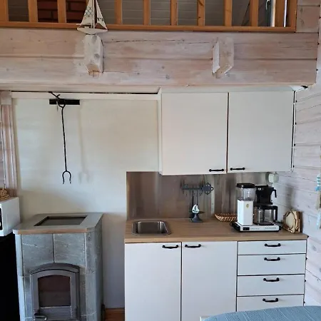 Moekki Jaerven Rannalla *