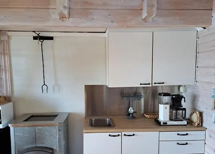 Moekki Jaerven Rannalla *