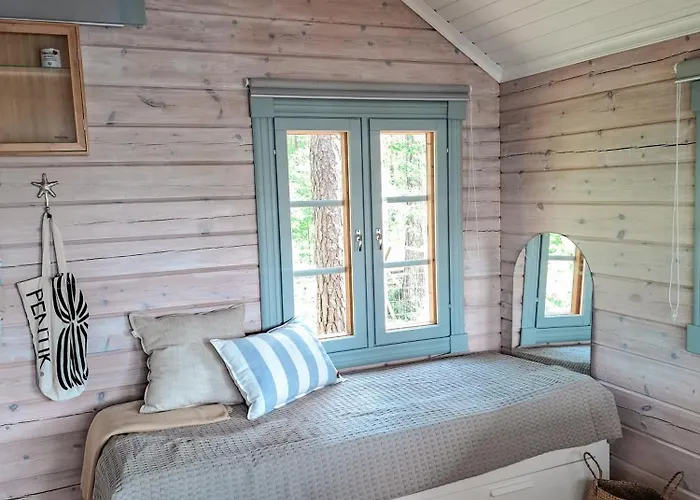 Moekki Jaerven Rannalla * Konnevesi